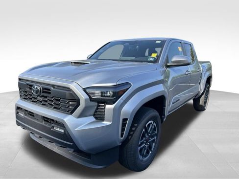 Used 2024 Toyota Tacoma TRD Sport AWD/4WD image 1