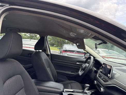 Used 2024 Nissan Altima 2.5 SV FWD image 26