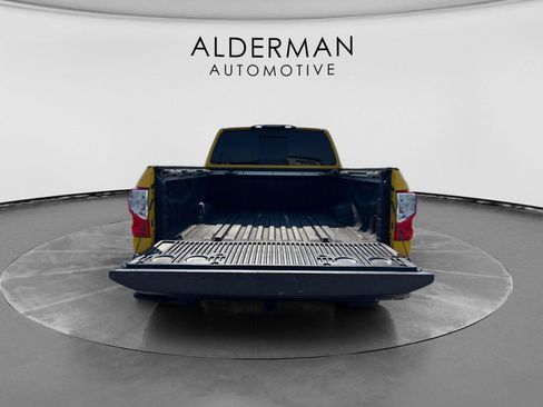 Used 2018 Nissan Titan PRO-4X w/ Pro-4x Convenience Package AWD/4WD image 19