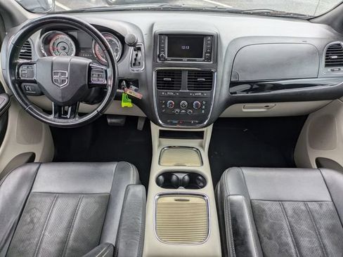 Used 2019 Dodge Grand Caravan SXT FWD image 17