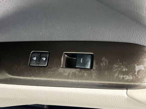 Used 2021 Toyota Camry LE image 31