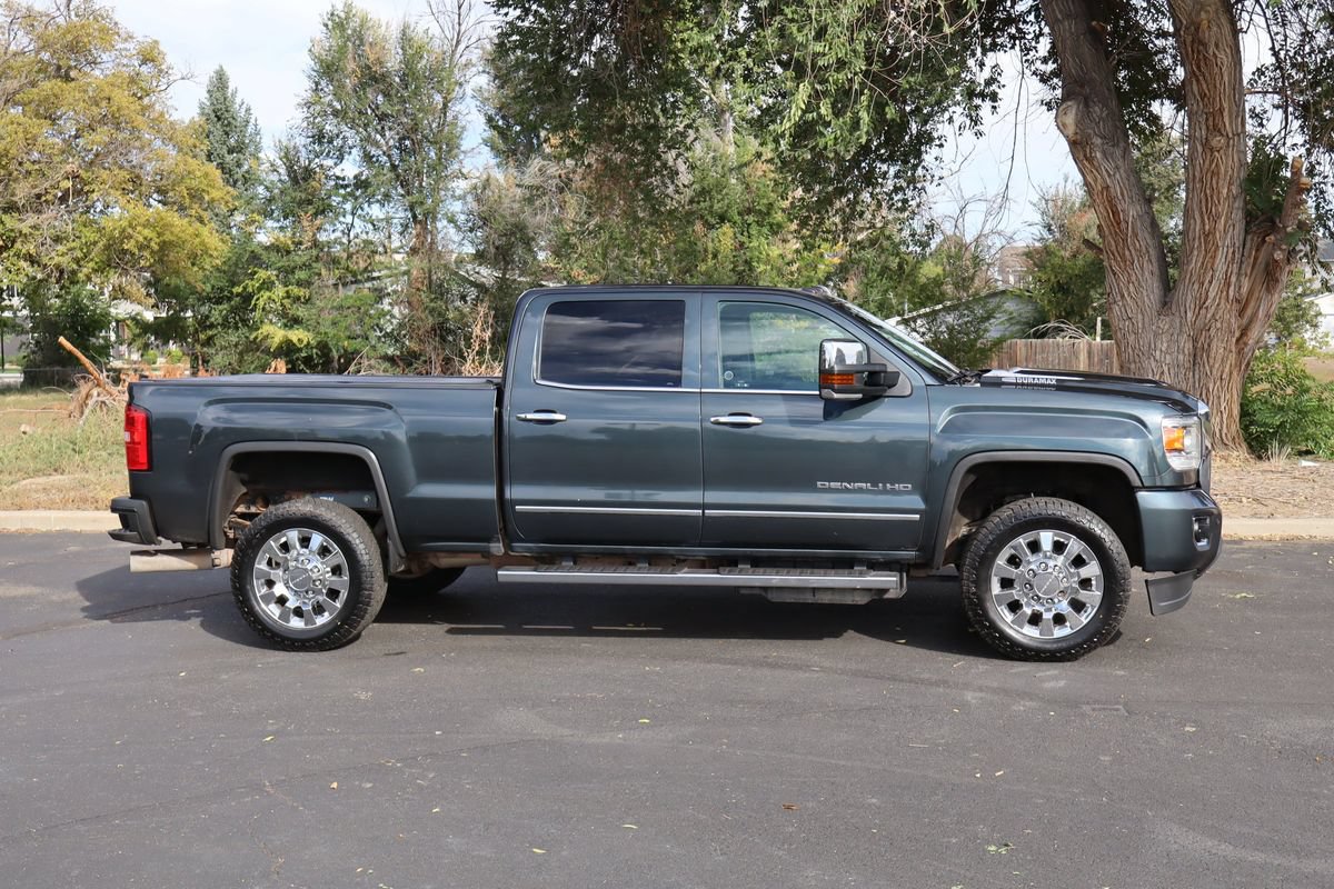 Used 2019 GMC Sierra 2500 Denali AWD/4WD image 3