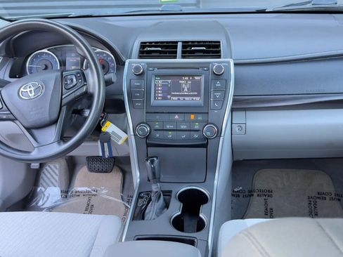 Used 2016 Toyota Camry LE FWD image 13