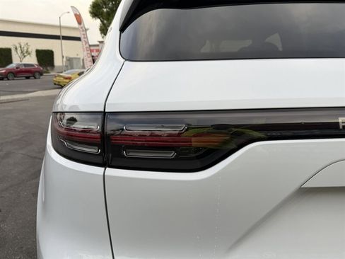 Used 2023 Porsche Cayenne S Platinum w/ Premium Package Plus image 13