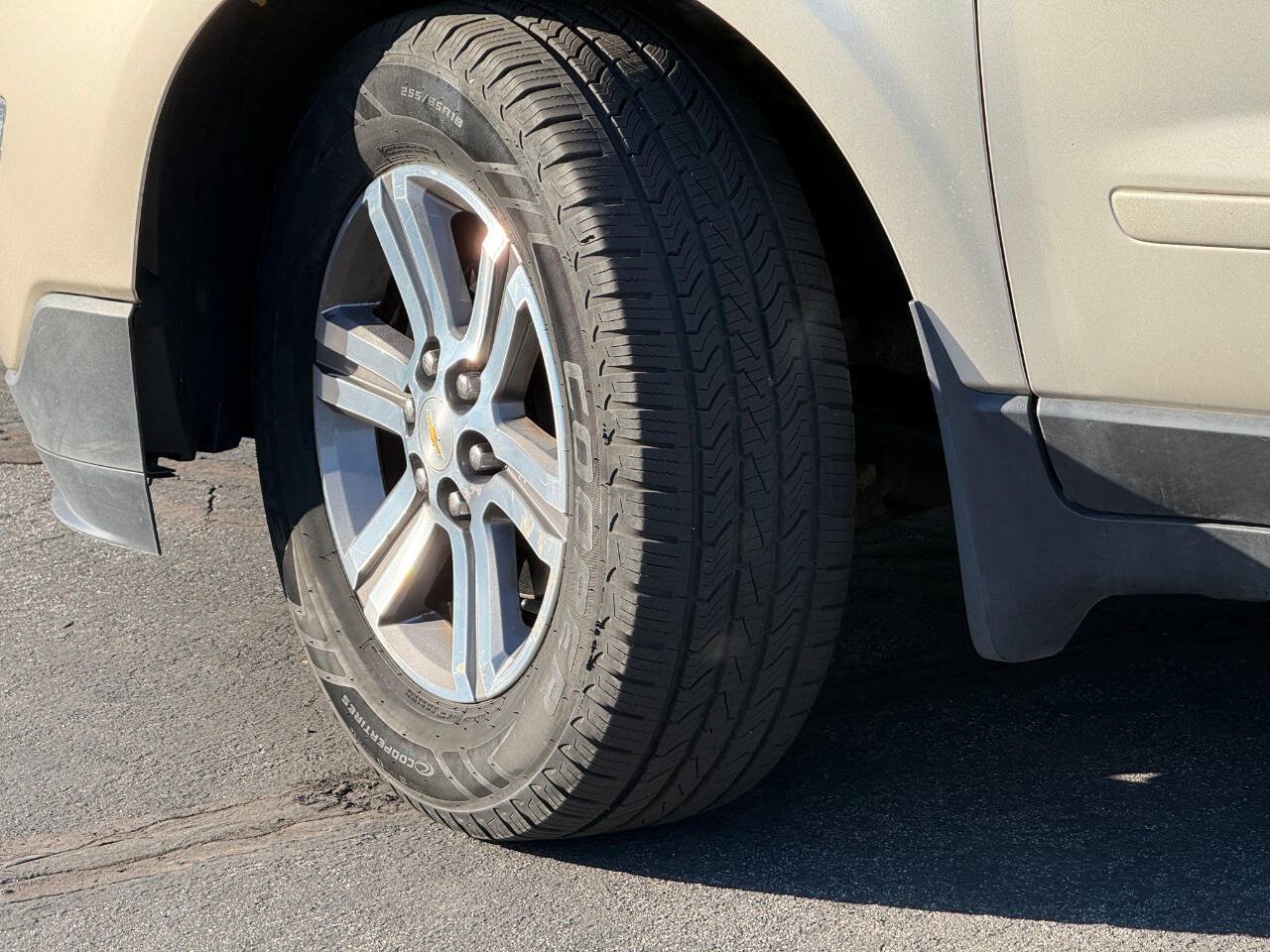 Used 2016 Chevrolet Traverse LT FWD image 16