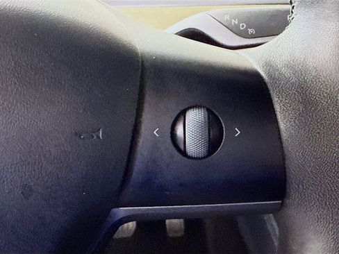 Used 2021 Tesla Model Y Long Range image 15