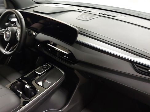 Used 2025 Buick Enclave Preferred AWD/4WD image 29