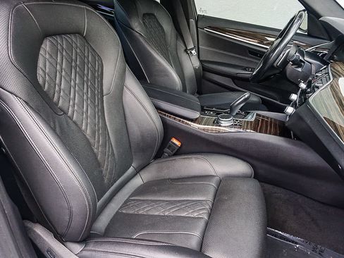 Used 2021 BMW 530i w/ Convenience Package RWD image 18