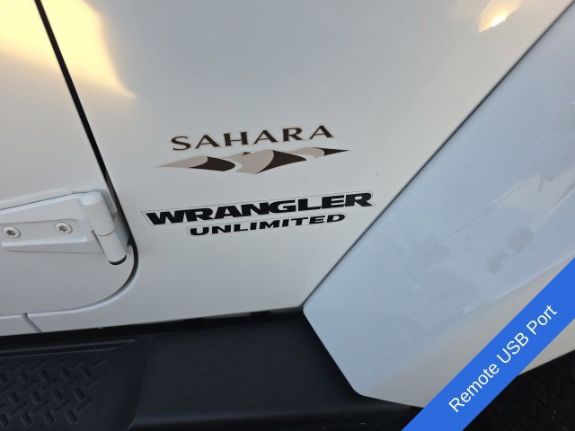 Used 2016 Jeep Wrangler Unlimited Sahara w/ Connectivity Group AWD/4WD image 4