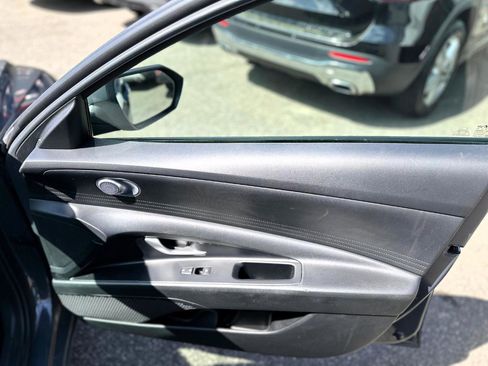 Used 2024 Hyundai Elantra SEL image 20