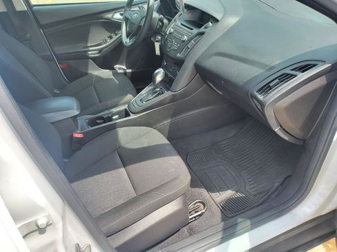 Used 2016 Ford Focus SE w/ Interior Protection Package FWD image 5