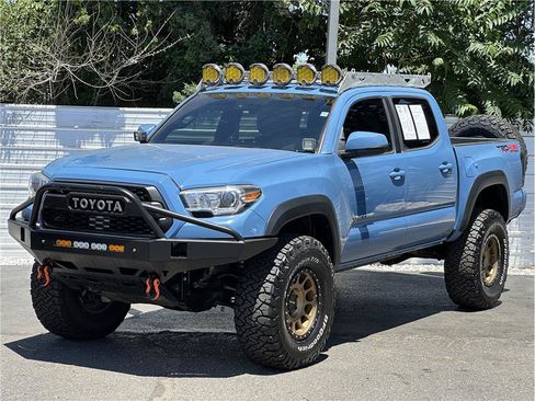 Used 2019 Toyota Tacoma TRD Off-Road w/ Technology Package AWD/4WD image 6