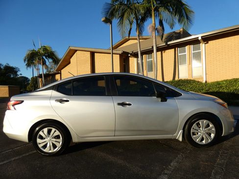 Used 2020 Nissan Versa S image 6