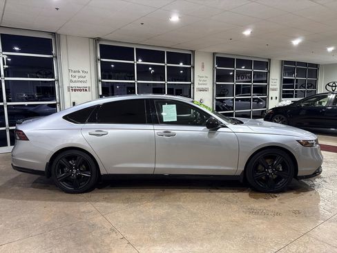 Used 2025 Honda Accord Sport image 3