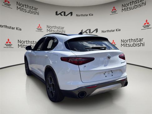 Used 2022 Alfa Romeo Stelvio Ti image 2