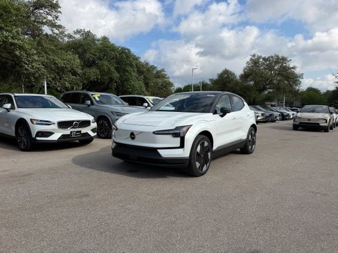 New 2026 Volvo EX30 Plus w/ Climate Package image 2