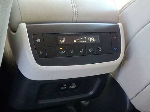 Used 2022 Nissan Pathfinder SL AWD/4WD image 11