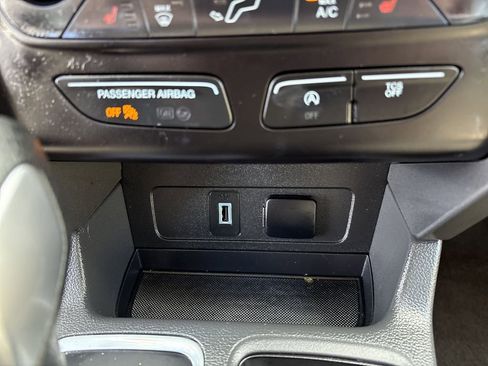 Used 2018 Ford Escape SE image 20