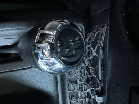 Used 2015 Jeep Wrangler Unlimited Rubicon AWD/4WD image 12