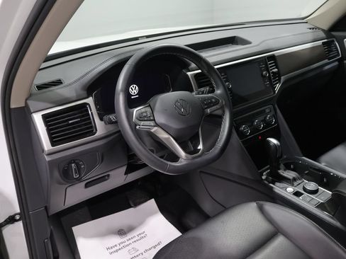 Used 2023 Volkswagen Atlas SE AWD/4WD image 16