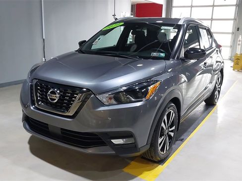 Used 2020 Nissan Kicks SR image 18