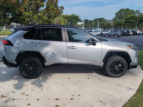 Used 2023 Toyota RAV4 XSE AWD/4WD image 11