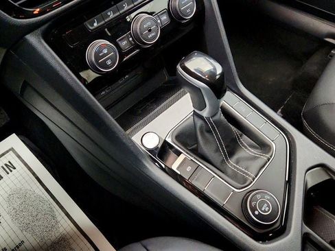 Used 2024 Volkswagen Taos SE image 16