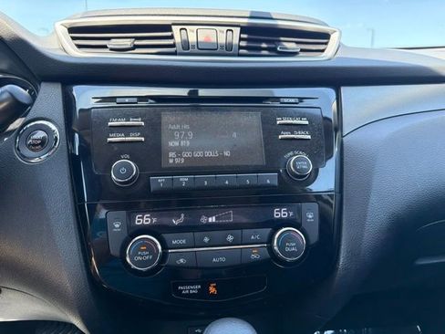 Used 2014 Nissan Rogue SV w/ SV Moonroof Package AWD/4WD image 10