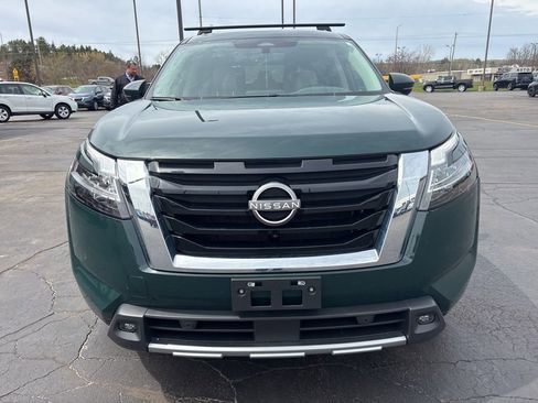 Used 2023 Nissan Pathfinder SL AWD/4WD image 8