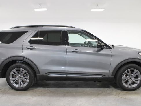 Used 2023 Ford Explorer XLT w/ Equipment Group 202A AWD/4WD image 11