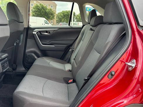 Used 2025 Toyota RAV4 XLE AWD/4WD image 14