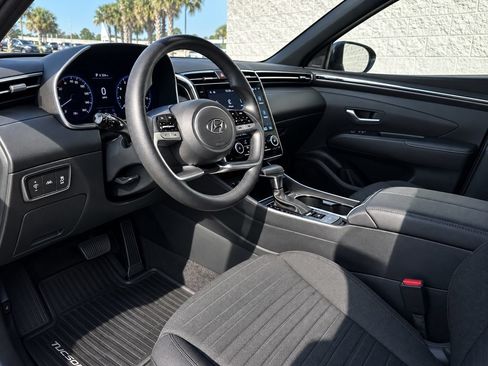Used 2023 Hyundai Santa Cruz SE FWD image 2