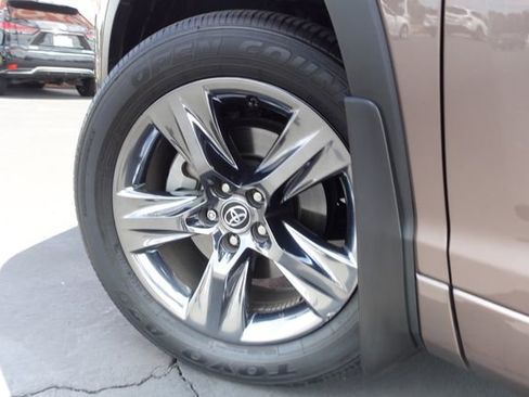 Certified 2019 Toyota Highlander Limited Platinum AWD/4WD image 13