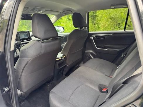 Used 2020 Toyota RAV4 LE AWD/4WD image 12