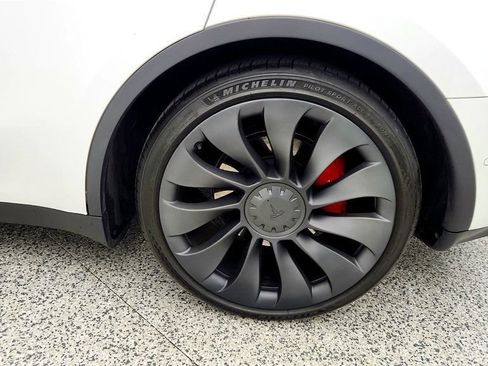 Used 2022 Tesla Model Y Performance AWD/4WD image 9