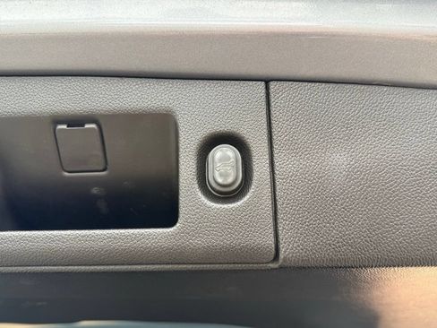 Used 2018 GMC Yukon SLT w/ Premium Edition AWD/4WD image 26