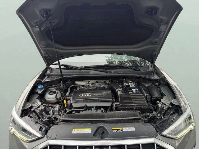 Used 2019 Audi Q3 2.0T Premium Plus w/ Premium Plus Package AWD/4WD image 32