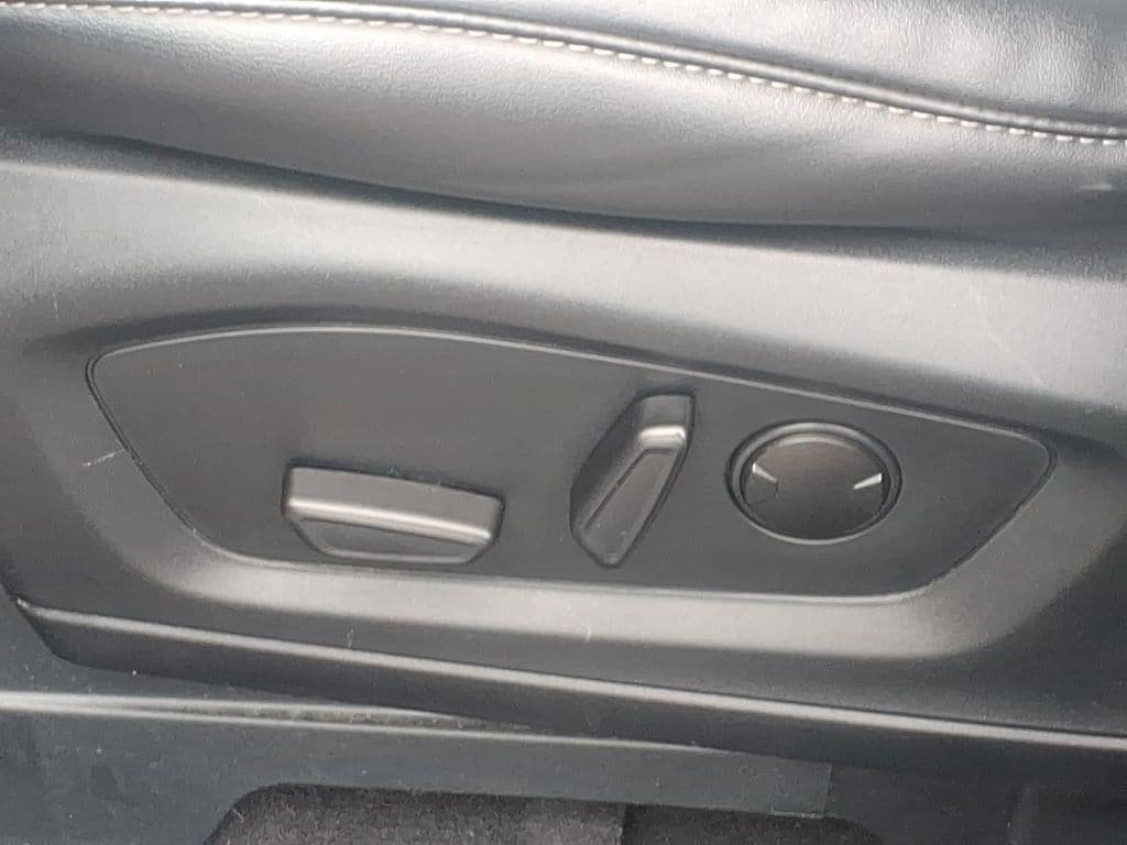 Used 2023 Ford Explorer XLT w/ Equipment Group 202A AWD/4WD image 20