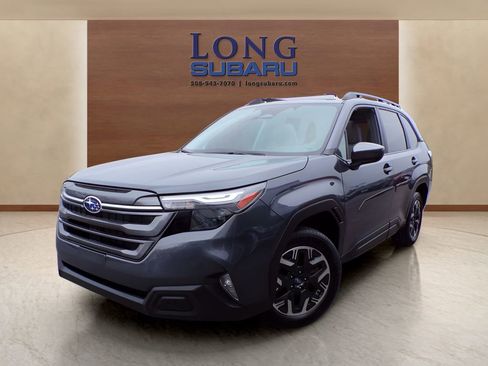Certified 2025 Subaru Forester Premium AWD/4WD image 1