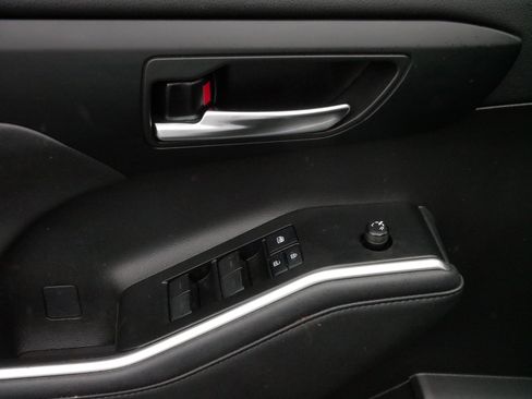 Used 2022 Toyota Highlander XLE image 19