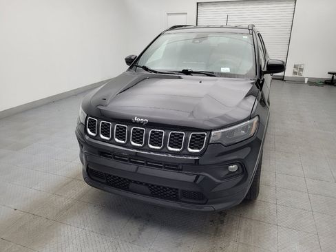 Used 2024 Jeep Compass Latitude AWD/4WD image 15