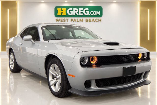 Used 2023 Dodge Challenger SXT RWD image 4