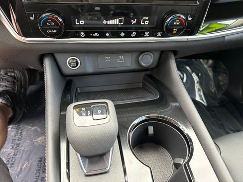 Used 2023 Nissan Rogue SL image 30