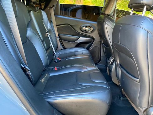 Used 2020 Jeep Cherokee Latitude Plus FWD image 46