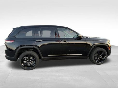 New 2025 Jeep Grand Cherokee Altitude RWD image 6