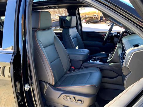 Used 2025 GMC Yukon XL AT4 w/ AT4 Premium Plus Package image 9