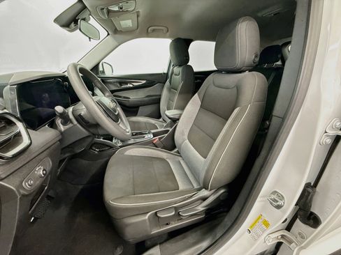 Used 2025 Chevrolet TrailBlazer LT FWD image 13