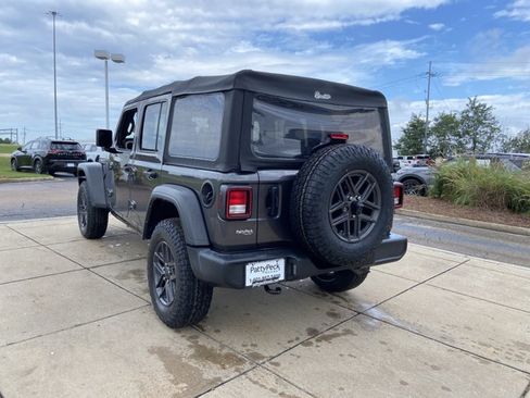 Used 2024 Jeep Wrangler Unlimited Sport AWD/4WD image 9