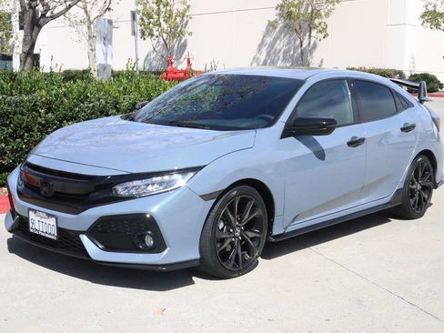 Used 2019 Honda Civic Sport Touring image 2