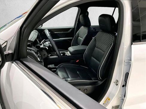 Used 2025 GMC Acadia Denali w/ Super Cruise Package FWD image 27